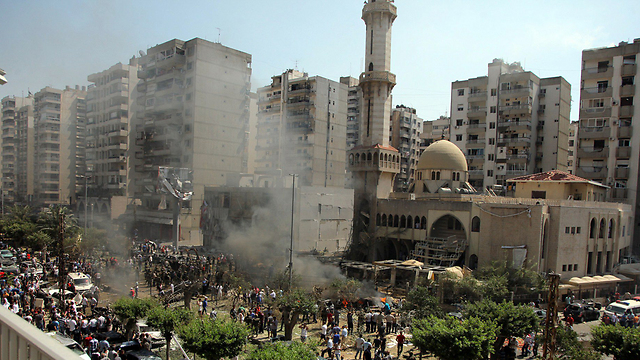 המטענים התפוצצו כשהמונים יצאו מהמסגד (צילום: AFP) (צילום: AFP)