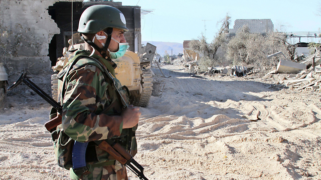חייל בצבא סוריה בדמשק (צילום: AP) (צילום: AP)