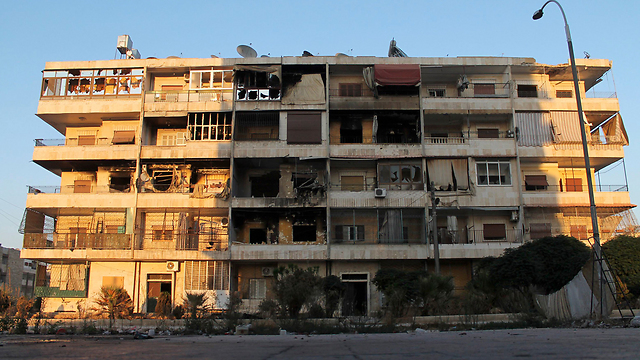 בניין הרוס, נטוש בחלקו. מנזקי המלחמה המתמשכת בסוריה  (צילום: רויטרס) (צילום: רויטרס)