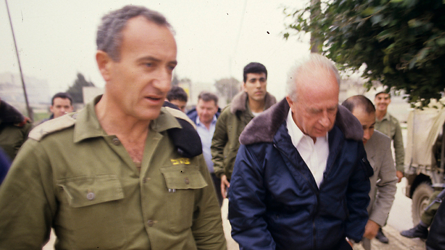 ליבנה עם ראש הממשלה לשעבר רבין (צילום: שאול גולן) (צילום: שאול גולן)