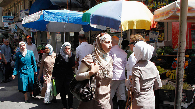 תושבים ברחובות דמשק, השבוע (צילום: רויטרס) (צילום: רויטרס)