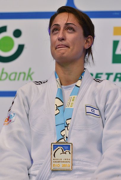 ג'רבי מוכתרת כאלופת העולם ב-2013 בברזיל (צילום: AFP) (צילום: AFP)