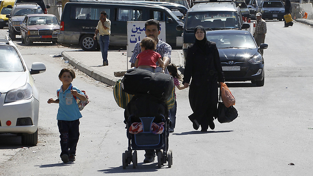 נמלטים מסוריה ללבנון בשבוע שעבר (צילום: AFP) (צילום: AFP)