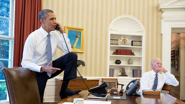 אובמה וביידן בחדר הסגלגל, אתמול (צילום: AFP) (צילום: AFP)