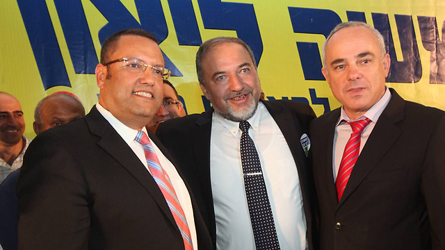 Lion with Avigdor Lieberman and Yuval Steinitz (Photo: Gil Yohanan)