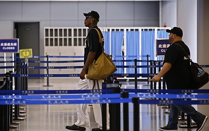 "התולעת" בשדה התעופה בצפון קוריאה. שוב (צילום: רויטרס) (צילום: רויטרס)