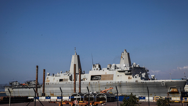 US Navy amphibious transport ship USS San Antonio docked in the Port of Haifa (Photo: Avishag Shaar-Yashuv) 