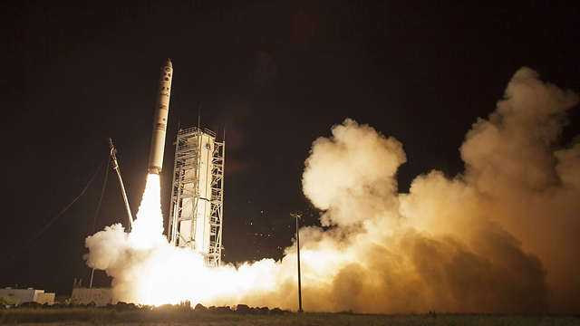 שיגור גשושית בלתי מאוישת של נאס"א לירח. ארכיון (צילום: AFP PHOTO / NASA) (צילום: AFP PHOTO / NASA)