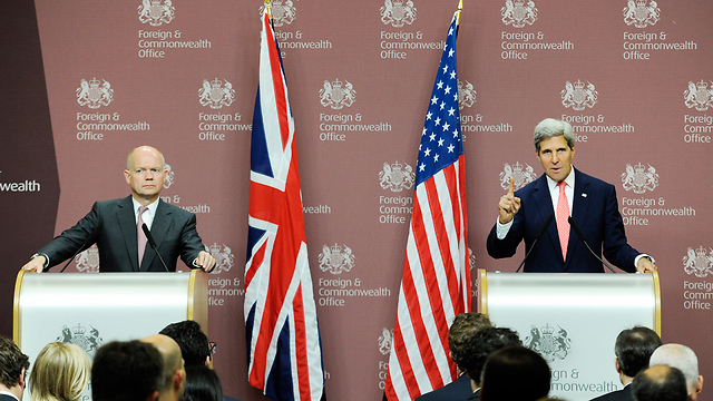 מסיבת העיתונאים של וויליאם הייג וג'ון קרי (צילום: AFP) (צילום: AFP)