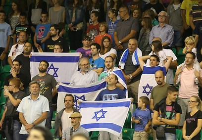 אוהדי נבחרת ישראל בסלובניה (צילום: ראובן שוורץ) (צילום: ראובן שוורץ)