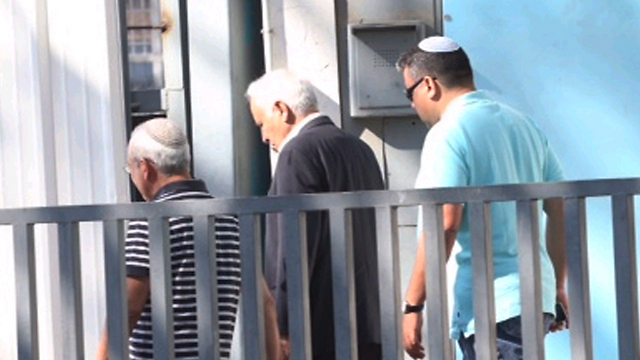 Former President Moshe Katsav (center) re-entering Maasiyahu Prison (Photo: Motti Kimchi)