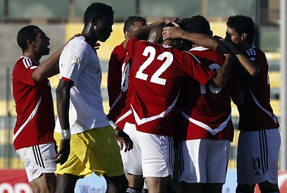 נבחרת מצרים חוגגת מול גיניאה (צילום: רויטרס) (צילום: רויטרס)