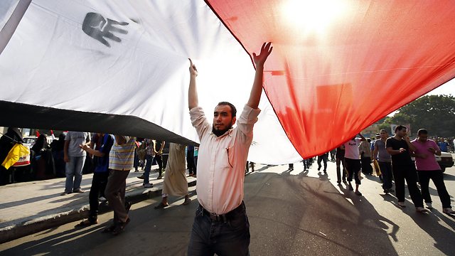 Support rally for Mubarak (Photo: AP)