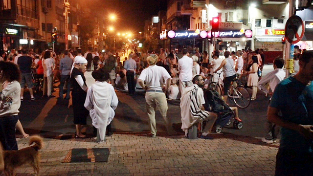 ערב יום הכיפורים ברחובות תל-אביב (צילום: מוטי קמחי) (צילום: מוטי קמחי)