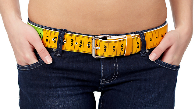 הדרך להשיג בטן שטוחה ולרדת במשקל (צילום: shutterstock) (צילום: shutterstock)