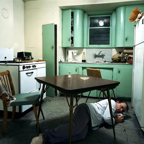 "נדודי שינה", 1994 (צילום: ג'ף וול) (צילום: ג'ף וול)