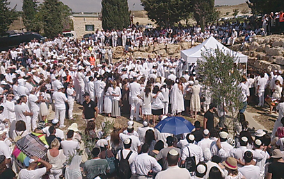 "אבא, היית האור של הדור שלנו". אלפים בהלוויה (צילום: מוחמד שינאווי) (צילום: מוחמד שינאווי)