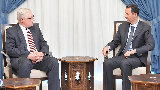 אסד בפגישה עם סגן שר החוץ הרוסי סרגיי ריאבקוב (צילום: רויטרס) (צילום: רויטרס)