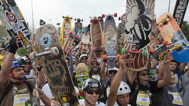 הרוכבים של סאו פאולו חוגגים (צילום: EPA) (צילום: EPA)