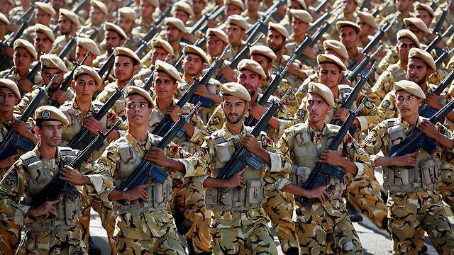 Iranian army troops in Tehran (Photo: AP)