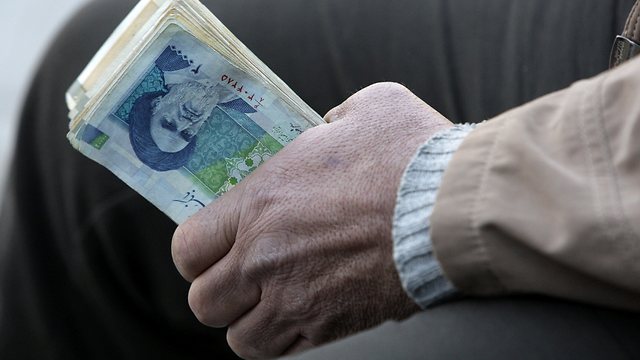 הסנקציות הורידו את הכלכלה האיראנית על ברכיה (צילום: AP) (צילום: AP)