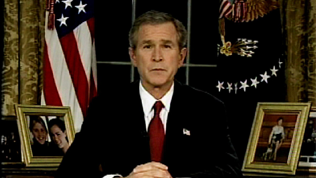 תשומת לב מיוחדת מצד הנשיא. בוש הבן (צילום: AP) (צילום: AP)