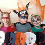 מגוון תחפושות מחכות לכם בחנויות