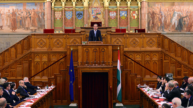 סגן רה"מ ההונגרי, טיבור נברשיץ', בוועידה בפרלמנט (צילום: AFP) (צילום: AFP)