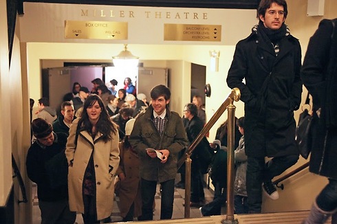הקהל נוהר אל פסטיבל ג'ון זורן בתיאטרון מילר, ניו יורק (צילום: אלין וגנר-לחמי) (צילום: אלין וגנר-לחמי)