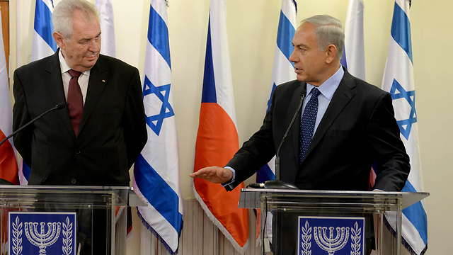 Земан и Нетаниягу во время визича чешского президента в Иерусалим. Фото: Коби Гидеон