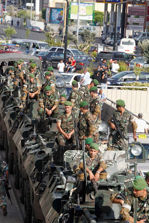 תפסו את המחסומים במקום אנשי חיזבאללה. חיילי צבא לבנון (צילום: רויטרס) (צילום: רויטרס)