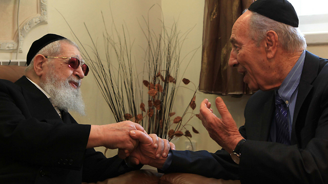 Peres with Rabbi Ovadia Yosef  (Photo: Koby Gideon)