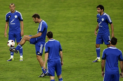 שחקני הנבחרת ממוקדים מטרה (צילום: AFP) (צילום: AFP)