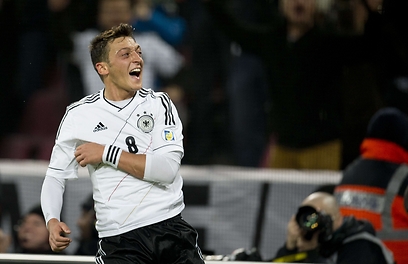 מסוט אוזיל. מביא לנבחרת גרמניה את מה שלמד בריאל מדריד (צילום: AFP) (צילום: AFP)