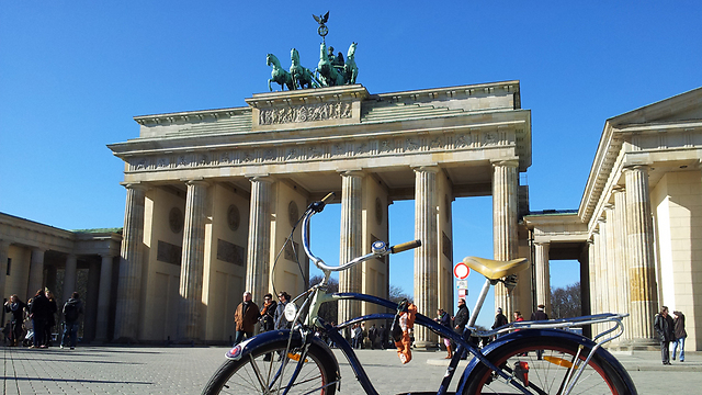 חוויה לאומית חזקה גם בברלין. שער ברנדנבורג  (צילום: זיו ריינשטיין) (צילום: זיו ריינשטיין)