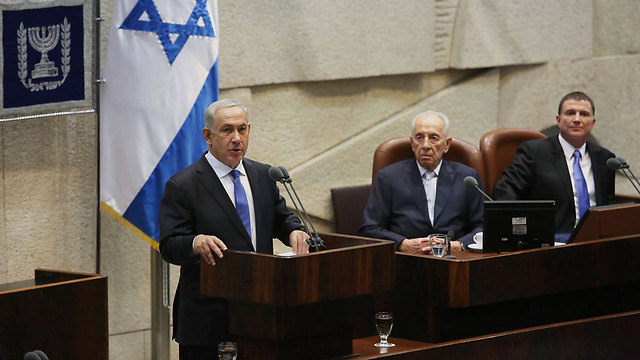 Edelstein, Peres and Netanyahu at Knesset plenum. Intends to 'stay active' (Photo: Gil Yohanan) (Photo: Gil Yohanan)
