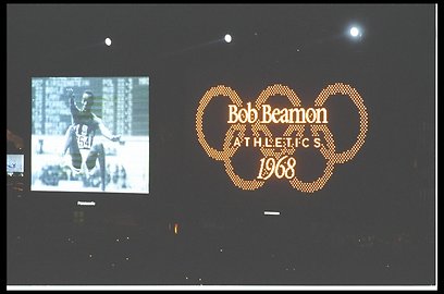 ההישג של בימון מוצג לראווה בטקס פתיחת אולימפיאדת אטלנטה (צילום: GettyImages) (צילום: GettyImages)
