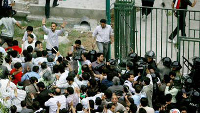 איראנים שעזבו את המדינה עלולים לעמוד בפני משפט (צילום: AFP) (צילום: AFP)