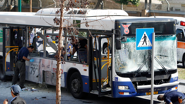 Bus in Tel Aviv after bombing (Archive photo: Reuters)