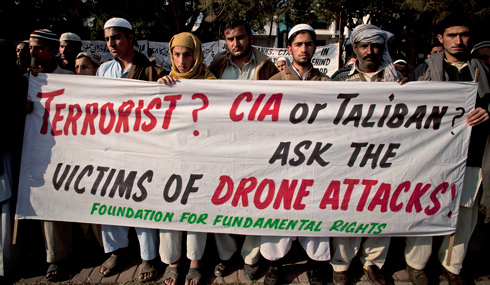 הפגנה באיסלאמבד נגד תקיפות המל"טים האמריקניים (צילום: AP) (צילום: AP)