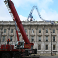 Crane collapses on British cabinet