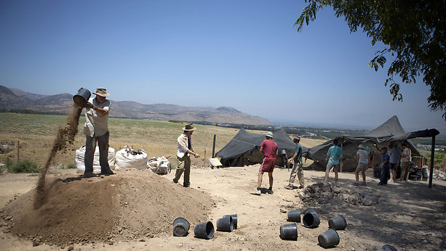 חפירה ארכאולוגית בתל חצור (צילום: AFP) (צילום: AFP)