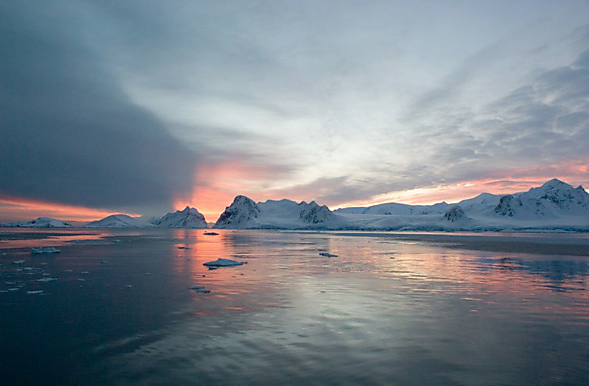 רק פעם בחיים. שקיעה באנטארקטיקה (צילום: גיל קופלוביץ)