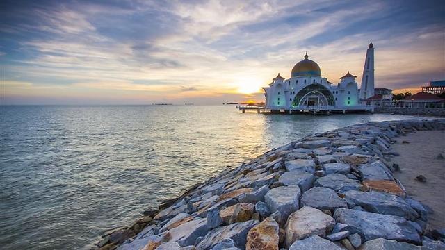 הגישה למלזיה זולה ונוחה כעת. מסגד במלאקה (צילום: Shutterstock) (צילום: Shutterstock)