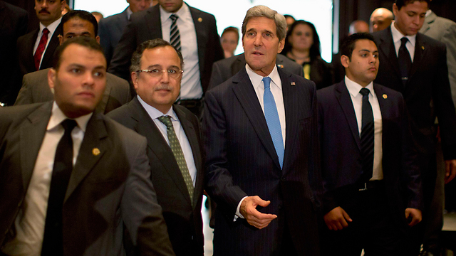 Kerry with Egyptian FM Fahmy (Photo: Reuters)
