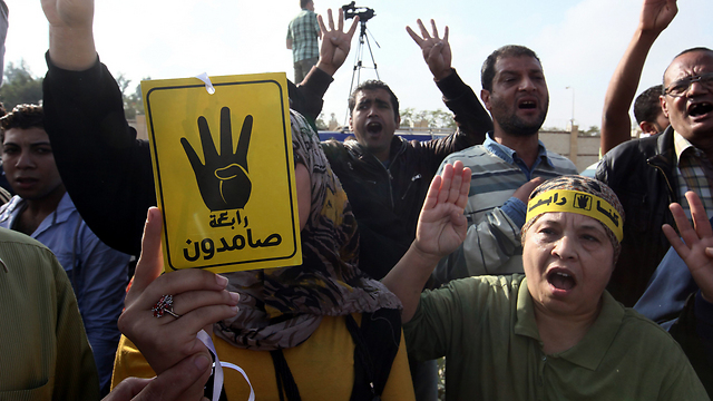 Four fingers - symbol of pro-Morsi movement (Photo: EPA)