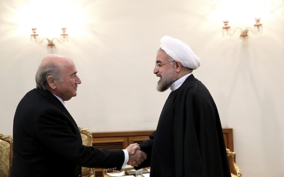 בלאטר ורוחאני בפגישה בטהרן (צילום: AP) (צילום: AP)