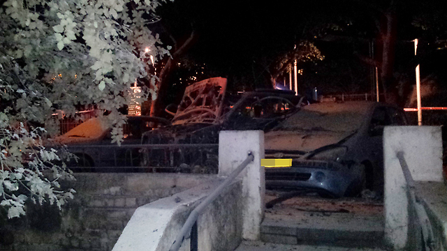הרכב שהתפוצץ ברחוב דפנה (צילום: דורון בן חיים) (צילום: דורון בן חיים)