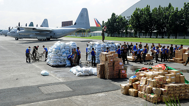 Aid organizations unloading supplies (Photo: AFP) (Photo: AFP)