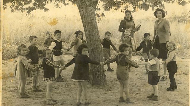 ילדים בבוסתן בכפר סבא, שנות ה-40 (צילום: באדיבות עיריית כפר סבא) (צילום: באדיבות עיריית כפר סבא)
